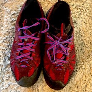Merrell Vibram hiking shoe Size 8.5 woman’s